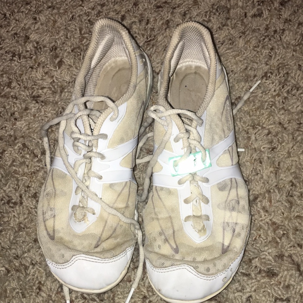 Infinity vengeance sneaker